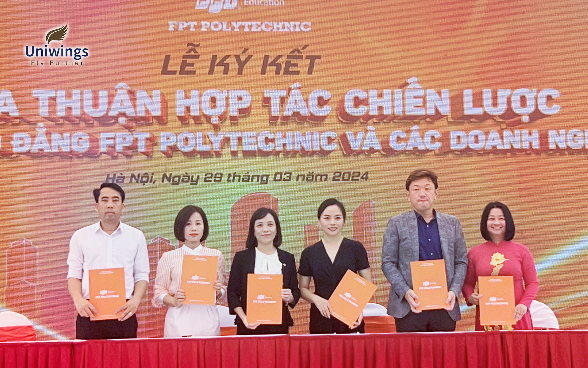 uniwing-ky-hop-tac-fpt